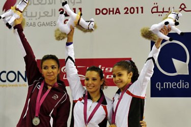 ف-Egypt's Salma al-Said (C), winner of gold medal of the women's individual all-round artistic gymnsatics
