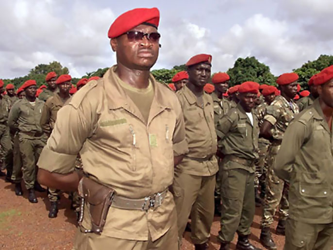 الاتحاد الأفريقي دعا الجيش للوفاء بالتزاماته بخدمة المؤسسات الدستورية (الفرنسية-أرشيف)