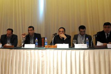 المشاركون طالبوا بتدعيم الحوار والنقاش البنَّاء بين المثقفين والسياسيين العرب