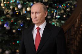 afp : Russian Prime Minister Vladimir Putin arrives to wish the nation a happy New Year at the Novo-Ogarevo residence outside Moscow on December 31, 2011. AFP PHOTO/POOL/ALEXEY DRUZHININ