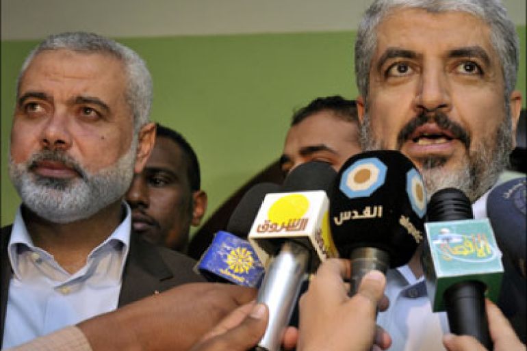 r : Hamas leader Khaled Meshaal (R) speaks to the media with Hamas' Gaza leader Ismail Haniyeh after meeting Sudan's President Omar al-Bashir in Khartoum December 29, 2011. REUTERS/ Mohamed Nureldin Abdallah (SUDAN - Tags: POLITICS)