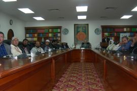 لقطة عامة للملتقي برئاسة عزيز برغوث نائب مدير الجامعة الإسلامية .