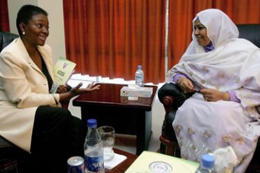 United Nations humanitarian chief Valerie Amos (L) speaks with Sudanese Social Welfare Minister Amira al-Fadel Mohammed during a meeting in Khartoum on January 4, 2012. Foreigners are not allowed to distribute aid to Sudan's war-ravaged states South Kordofan and Blue Nile, Mohammed affirmed after talks with Amos.