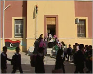 تلاميذ المدارس الليبية سيتعلمون وفق مناهج جديدة في المرحلة المقبلة (الجزيرة نت)