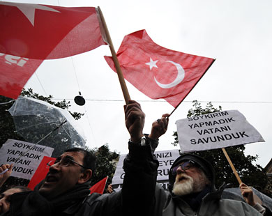 جانب من مظاهرة بتركيا احتجاجا على قانون تجريم إنكار إبادة الأرمن (الفرنسية)