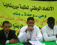 محمد سالم ولد عابدين (وسط) أثناءمؤتمر صحفي للاتحاد الوطني (الجزيرة نت)