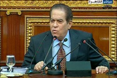 رئيس مجلس الوزراء المصري كمال الجنزوري يلقي بيانه الاول أمام أعضاء مجلس الشعب
