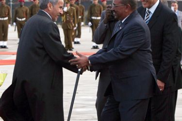 Libya's National Transitional Council's chief, Mustafa Abdel Jalil (L) welcomes Sudanese President Omar al-Bashir (C) upon his arrival at Tripoli International Airport on January 7, 2012. Bashir arrived in Tripoli for a two-day visit, accompanied by a high-level delegation, marking his first visit since the overthrow of dictator Moamer Kadhafi.