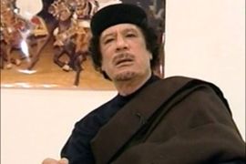 القذافي : لا أملك السلطة لكي أتركها ولن أغادر ليبيا