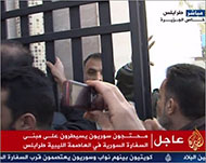سوريون يقتحمون سفارة بلادهم في ليبيا(الجزيرة نت) 