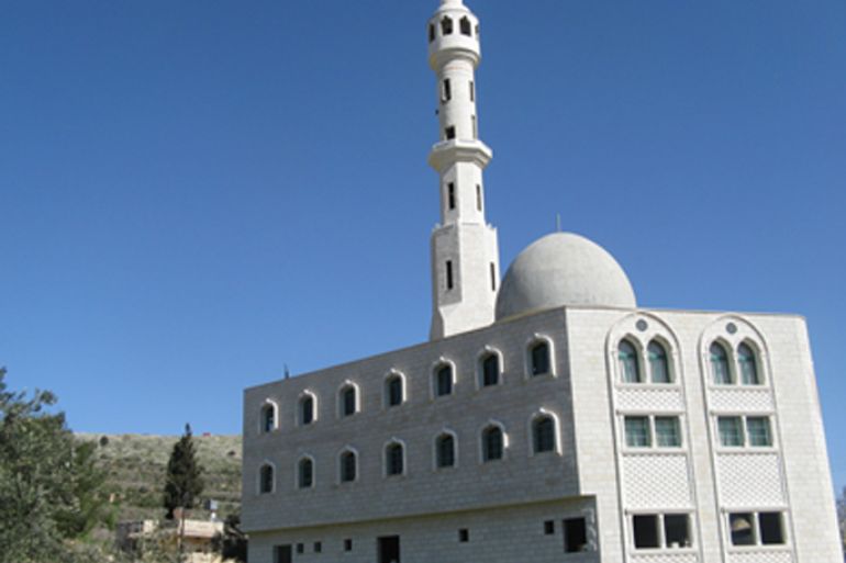 مسجد سلمان الفارسي في قرية بورين بني عام 2007 على اراضي فلسطينية ولا يحتاج لتراخيص من الاحتلال- الجزيرة نت5