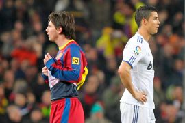 epa02688676 (FILE) A file picture dated 29 November 2010 shows FC Barcelona's Argentinian forward Lionel Messi (L) and Real Madrid's Portuguese forward Cristiano Ronaldo (R) during their Spanish Primera Division soccer match at the Camp Nou stadium in Barcelona, northeasthern Spain. Real Madrid will face FC Barcelona in the Spanish Primera Division on 16 April 2011