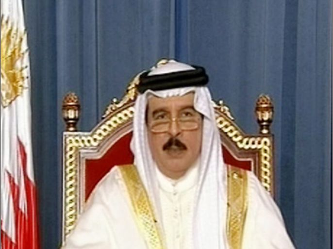 أعلن ملك البحرين الشيخ حمد بن عيسى آل خليفة، أنه سيصدر مرسوما ملكيا لإحالة طلب بإجراء تعديلات دستورية إلى مجلسي النواب والشورى بناء على ما ورد في الحوار الوطني، وتحقيقا لآمال الشعب، على حد تعبيره.