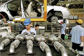 Chinese workers produce cars at the assembly line at the Changan Ford car factory in Chongqing in this May 27, 2005 file photo. Changan Ford is a 50-50 joint venture of Ford Motor Co with Chinese local car maker Changan Automobile Co