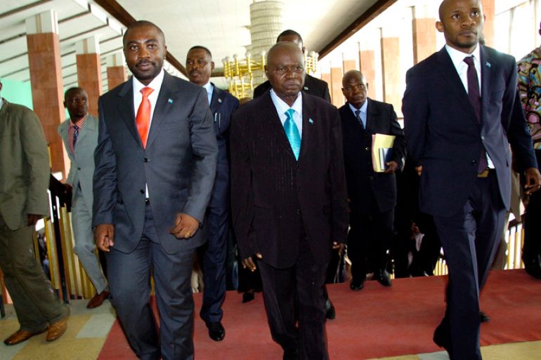 Congo : Timonthe Kombo Nkisi (C), flanked by first secretary Patrick Muyaya (L) and second secretary Dialo Mukula leave after the extraordinary session of the National Assembly in Kinshasa on February 16, 2012. The session was scheduled to set up a temporary bureau with Timonthe Kombo Nkisi, from the UDPS (Union for Democracy and Social Progress) as its president.