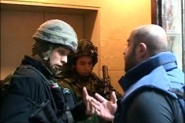 اقتحمت قوات الاحتلال الاسرائيلي مقري تلفزيوني وطن والقدس التربوي في مدينة رام الله بعد منتصف الليلة الماضية وصادرت معداتهما. .