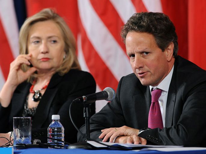 epa02726287 US Treasury Secretary Timothy Geithner (R) and US Secretary of State Hillary Clinton (L) deliver closing remarks at the conclusion of the 2011 US-China Strategic and Economic Dialogue, in Washington DC, USA, 10 May 2011.