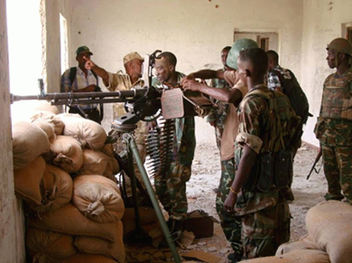 جنود من قوات الاتحاد الإفريقي وجنود حكوميون متواجدون اليوم في الموقع الجديد عند المدخل الجنوبي من مقديشو.