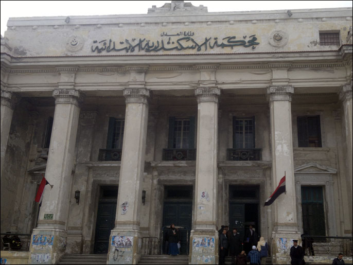 محكمة الإسكندرية قررت تأجيل القضية إلى 17 مارس المقبل (الجزيرة نت) 