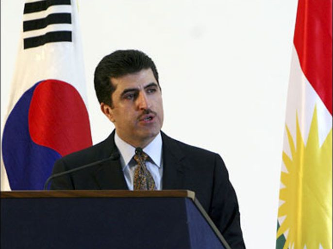 r : Kurdish Prime Minister Nechirvan Barzani speaks during the opening ceremony of a new public library which was built by the South Korean forces in Arbil, 310 km (190 miles) north of Baghdad October 22, 2008. Picture taken October 22, 2008. REUTERS/Azad Lashkari (IRAQ)