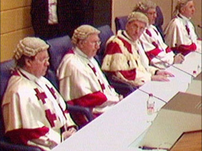 محامو الدفاع الأسكتلنديون في محكمة خاصة بهولندا قبيل الحكم على الليبي عبد الباسط المقرحي المتهم بتفجير طائرة بان أميركان فوق مدينة لوكربي بأسكتلندا عام 1988
