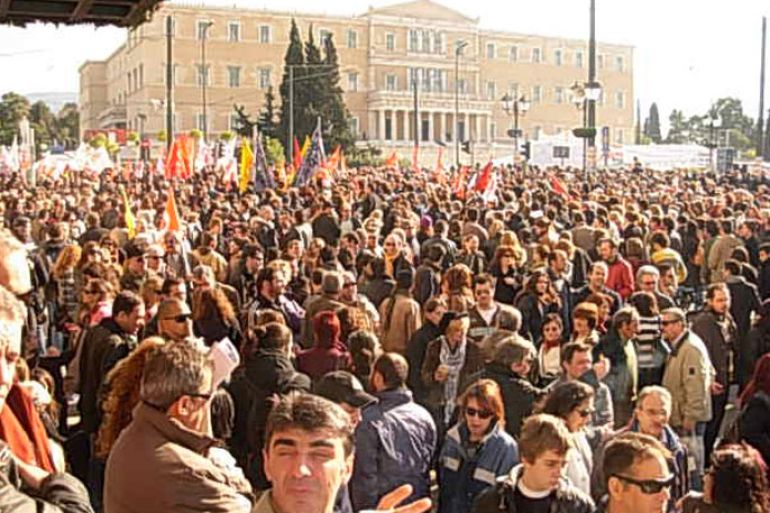 تظاهرات لنقابات وأحزاب يونانية في محيط البرلمان اليوناني