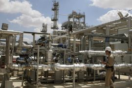 REUTERS\ A employee works in the Ebla natural gas plant near Homs, northeast of Damascus, April 22, 2010. Suncor Energy Inc, Canada's No. 1 oil and gas producer has begun producing