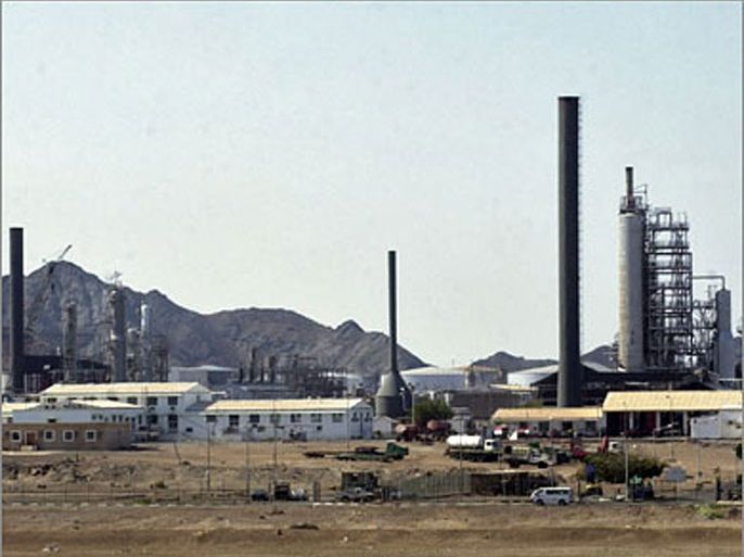 (FILES) -- File picture dated September 15, 2006 shows a partial view of Aden oil refinery in southern Yemen. One of the world's poorest nations, Yemen has earned 3.8 billion dollars from oil revenues in the third quarter, an increase of 86 percent over last year, a central bank report published on November 15, 2008 said. AFP PHOTO/KHALED FAZAA