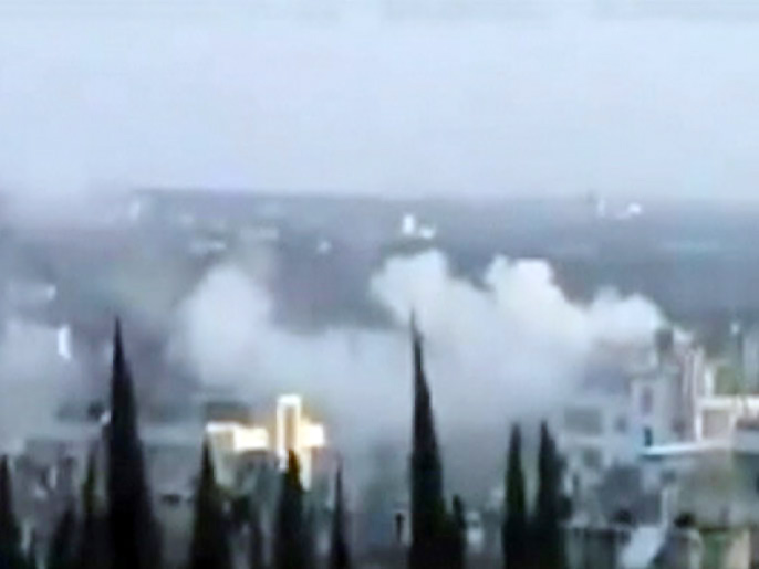سحب دخان ناجمة عن قصف المدن المحتجة بالدبابات والصواريخ