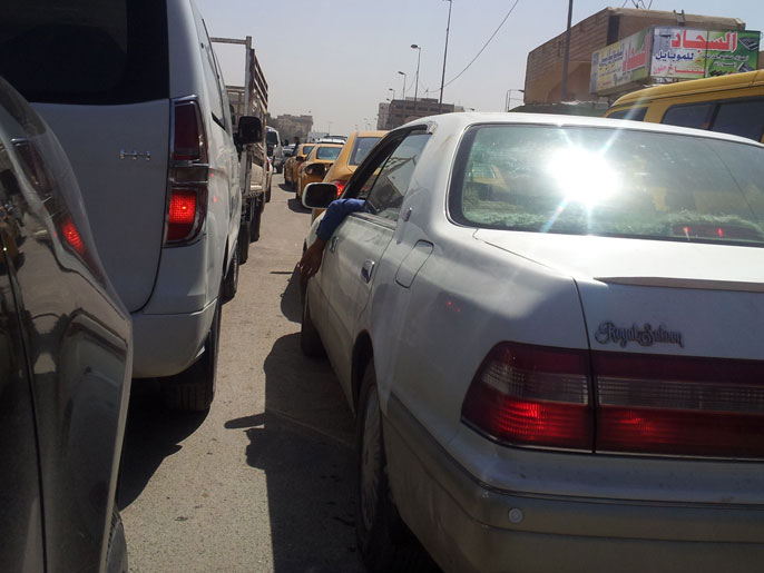 بغداد تشهد تكدسا للسيارات نظرا لقطع العديد من الطرق