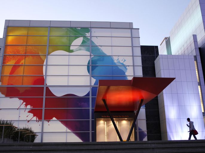 (FILES) An Apple logo is seen at the entrance of Yerba Buena Center for Arts in this March 6, 2012 file photo in San Francisco. Apple on March 19, 2012 said it plans to spend part of its cash hoard on paying a dividend to shareholders and buying back $10 billion in shares. Apple said it would pay a quarterly dividend of $2.65 per share from its huge cash balance, estimated to be at least $97 billion from sales of its hugely successful gadgets like the iPad and iPhone.