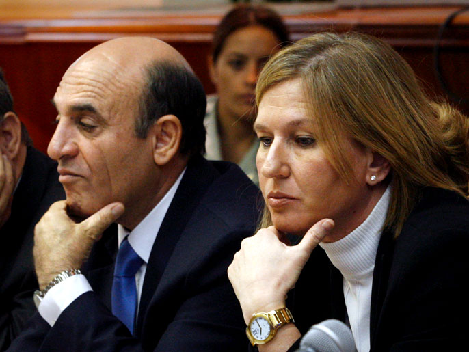epa01492312 (File) File photo shows Kadima party leadership candidate, Israeli Transportation Minister Shaul Mofaz (left) and Israeli Foreign Minister Tzipi Livni (right) attending in Jerusalem, Israel, September 14, 2008 weekly cabinet meetings. Transport Minister Shaul Earlier on September 18, 2008, supporters said Mofaz would demand a vote against Israel's ruling party after he narrowed the gap with front-runner Tzipi Livni. Kadima Party's September 17, 2008 primary recount. According to Israel Radio, as of September 18, 2008, about 80% of the votes had been counted, with Foreign Minister Livni receiving 45.9% of the vote and Mofaz winning 41.1%, leading by 4.8%.  EPA/Dan Baliti/POOL