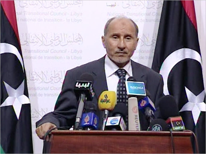 عبد الجليل اتهم دولا إلى الشرق من ليبيابدعم أنصار الفدرالية(الجزيرة-أرشيف)