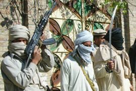 reuters: masked pakistani pro-taliban militants who are supporters of maulana fazlullah, a hardline cleric, stand guard at charbagh, a taliban strong hold, near mingora, (رويترز)
