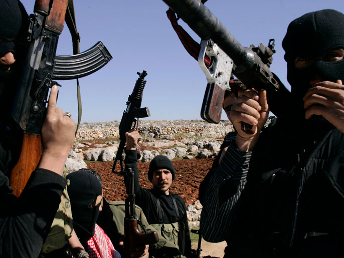 ثوار سوريون في نقطة تفتيش قبل يومين بمحافظة إدلب (الفرنسية)