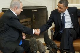 US President Barack Obama shakes hands with Israeli Prime Minister Benjamin Netanyahu (L) during meetings in the Oval Office of the White House in Washington, DC, March 5, 2012. The two leaders go into talks on the Iranian nuclear stand-off, with each publicly seeking to stake out some common ground. AFP PHOTO / Saul LOEB
