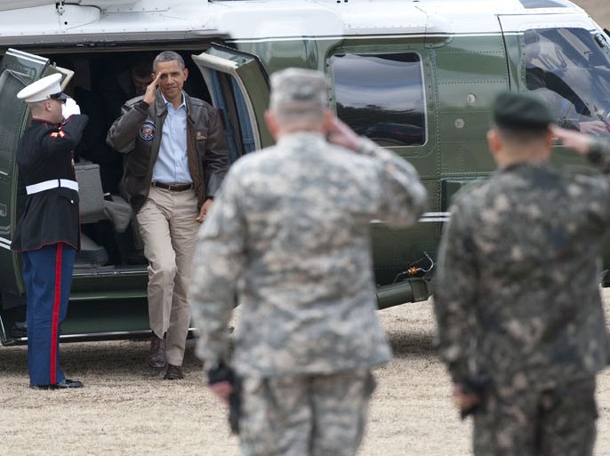 REPUBLIC OF KOREA : US President Barack Obama (2nd L) salutes from Marine One upon arrival at army base Camp Bonifas in Paju during a visit to the Demilitarized Zone (DMZ) on the border between North and South Korea on March 25, 2012. Obama arrived in Seoul earlier in the day to attend the 2012 Seoul Nuclear Security Summit to be held on March 26-27. AFP PHOTO / Saul LOEB