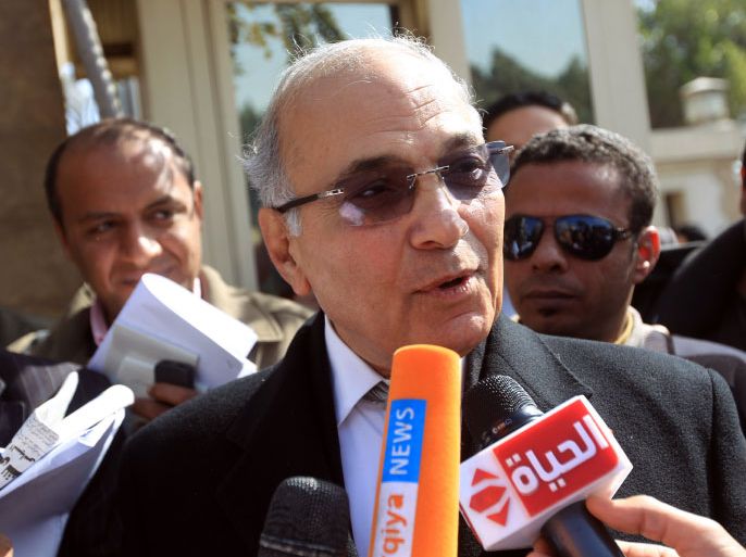 Ahmad Shafiq, the last prime minister to serve under Hosni Mubarak, speaks to the press after registering his candidacy for the presidential election in Cairo on March 10, 2012 as Egypt's presidential race kicked off. AFP PHOTO/KHALED DESOUKI