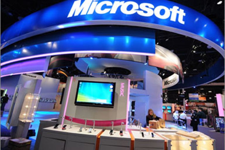 (FILES)Workers set up products at the Microsoft display at the annual Consumer Electronics Show in Las Vegas, Nevada in this January 7, 2009 file photo. A US court of appeals upheld a 290-million-dollar verdict against Microsoft on December 22, 2009 in a patent dispute with a Canadian company. The US Court of Appeals for the Federal Circuit also upheld an injunction that would ban the US software giant from selling certain versions of its popular Word word processing program that include the patented technology. AFP PHOTO / ROBYN BECK