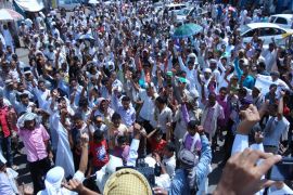 جانب من مسيرات احتجاجية أمس في عدن تطالب بهيكلة الجيش(الجزيرة نت)