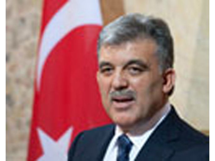 epa02466446 turkish president abdullah gul holds a speech during his visit in the federal palace of switzerland, on 25 november 2010. gul is on an official two-day state visit in switzerland. (وكالة الأنباء الأوروبية)