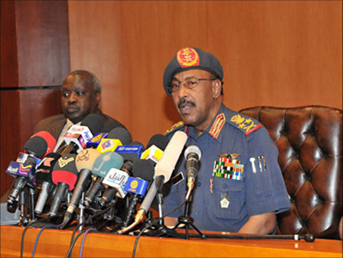 عبد الرحيم محمد حسين أكد سيطرة الجيش السوداني على هجليج (الجزيرة-أرشيف)