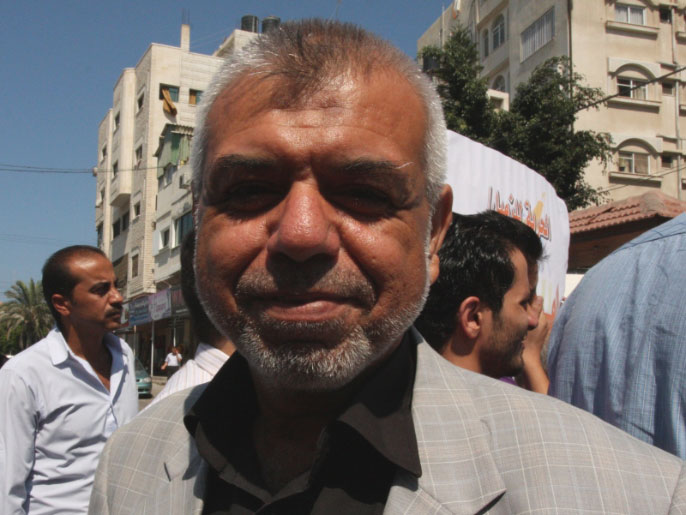 الصواف قال إن الأزمة سياسية لافتا إلى وجود محاولات لتشويه صورة حماس(الجزيرة)