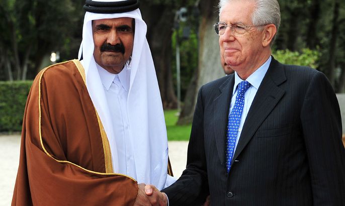 Italian Prime Minister Mario Monti (R) greets Qatari Emir Sheikh Hamad bin Khalifa al-Thani prior their meeting at Villa Pamphili on April 16, 2012 in Rome. The dome of St Peter's basilica is seen in the background. AFP