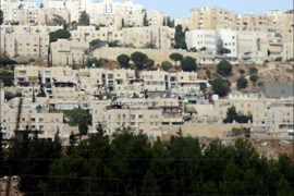 اسرائيل تقوم باخلاء منازل الفلسطينيين بالقدس بهدف تهجيرهم وتوسيع عمليات الاستيطان- الصورة تظهر مستوطنات اسرائيلية بالقدس- الجزيرة نت (الجزيرة)