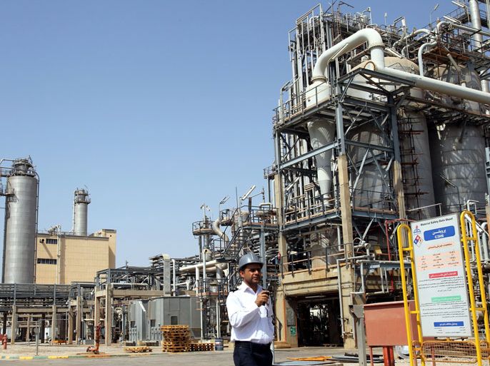 A file photograph showing an Iranian security guard walking in front of the Mahshahr petrochemical complex in Khuzestan province south western Iran, 28 September 2011. Media reports state on 29 January 2012 that a bill to stop oil sales to European Union countries involved in the oil embargo initiative against Iran was ready to be approved by the Iranian Parliament. The energy commission of parliament prepared the bill on 25 January 2012, and commission deputy chairman Nasser Soudani said the bill was ready for voting in the parliamentâ×s session on 29 January 2012. EPA/ABEDIN TAHERKENAREH Local Caption 00000402940308