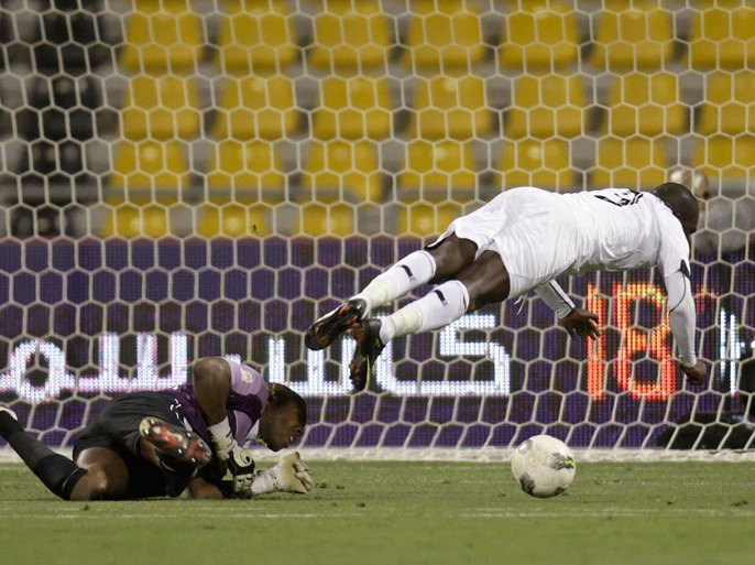 Al-Sadd's Mamadou Niang (R) fights for the ball with Lekhwiya's Baba Malik during their Crown Prince Cup soccer tournament semi-final match in Doha April 21, 2012. REUTERS/Fadi Al-Assaad (QATAR - Tags: SPORT SOCCER)