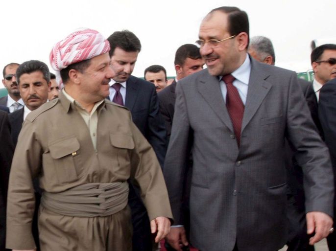 epa A handout picture supplied by the Iraqi prime minister's office shows Kurdish regional president Massud Barzani (L) welcome Iraqi Prime Minister Nouri al-Maliki (R) at Erbil International Airport, northern Iraq, on 31 May 2007.(الأوروبية)