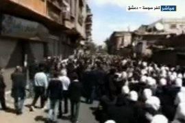 مظاهرة في حي كفرسوسة بدمشق لتشييع جثامين قتلى سقطوا أمس