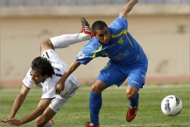 Iraq's Al-Zawraa club player Mohammed Saad Abdullah(L) challenges Lebanon's Al-Safa player Omer Ouaida (R) during their Asian Football Confederation (AFC) cup football match at the Dohuk Stadium in the northern Kurdish city of Dohuk on April 3, 2012. AFP PHOTO/SAFIN HAMED